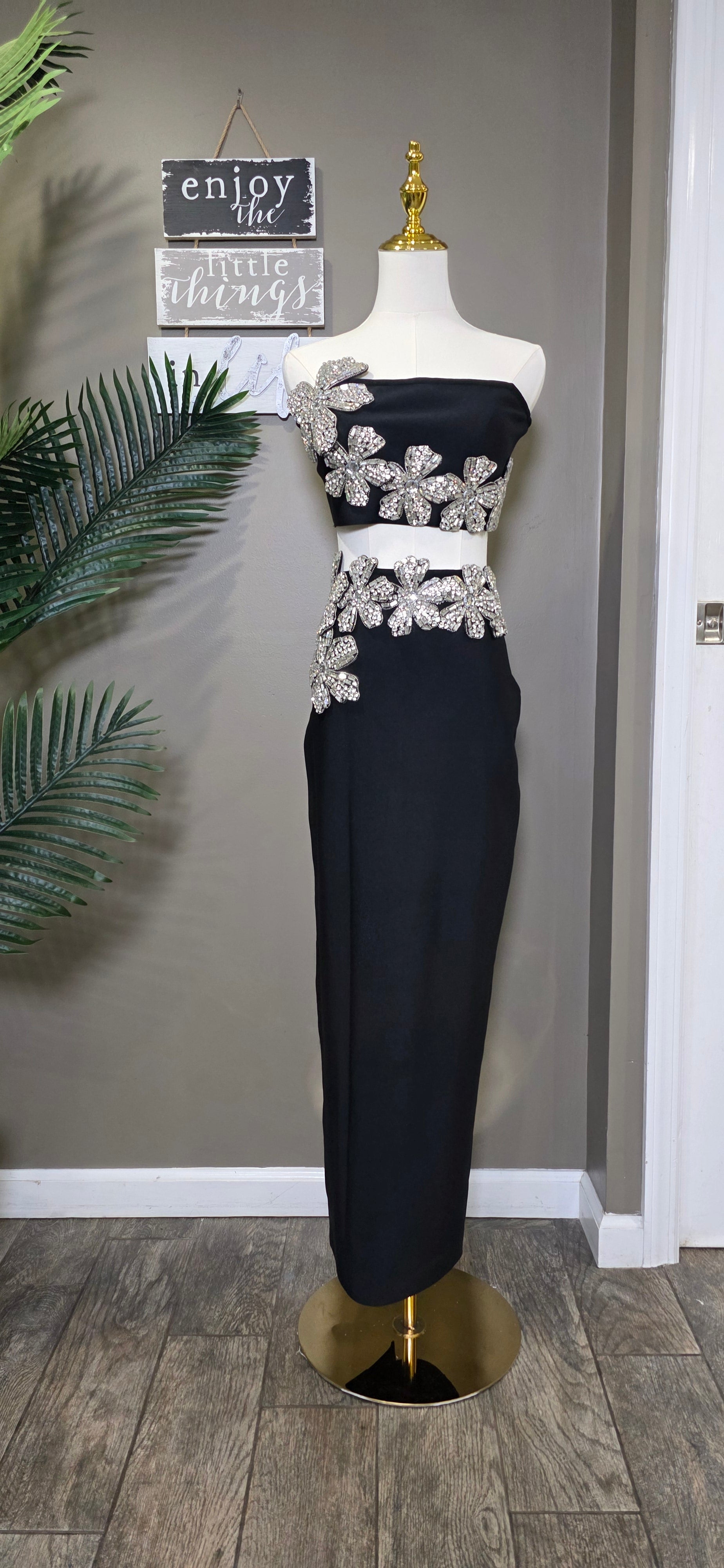 Eleganza Flowers With Diamonds Bandage Two-Piece Set