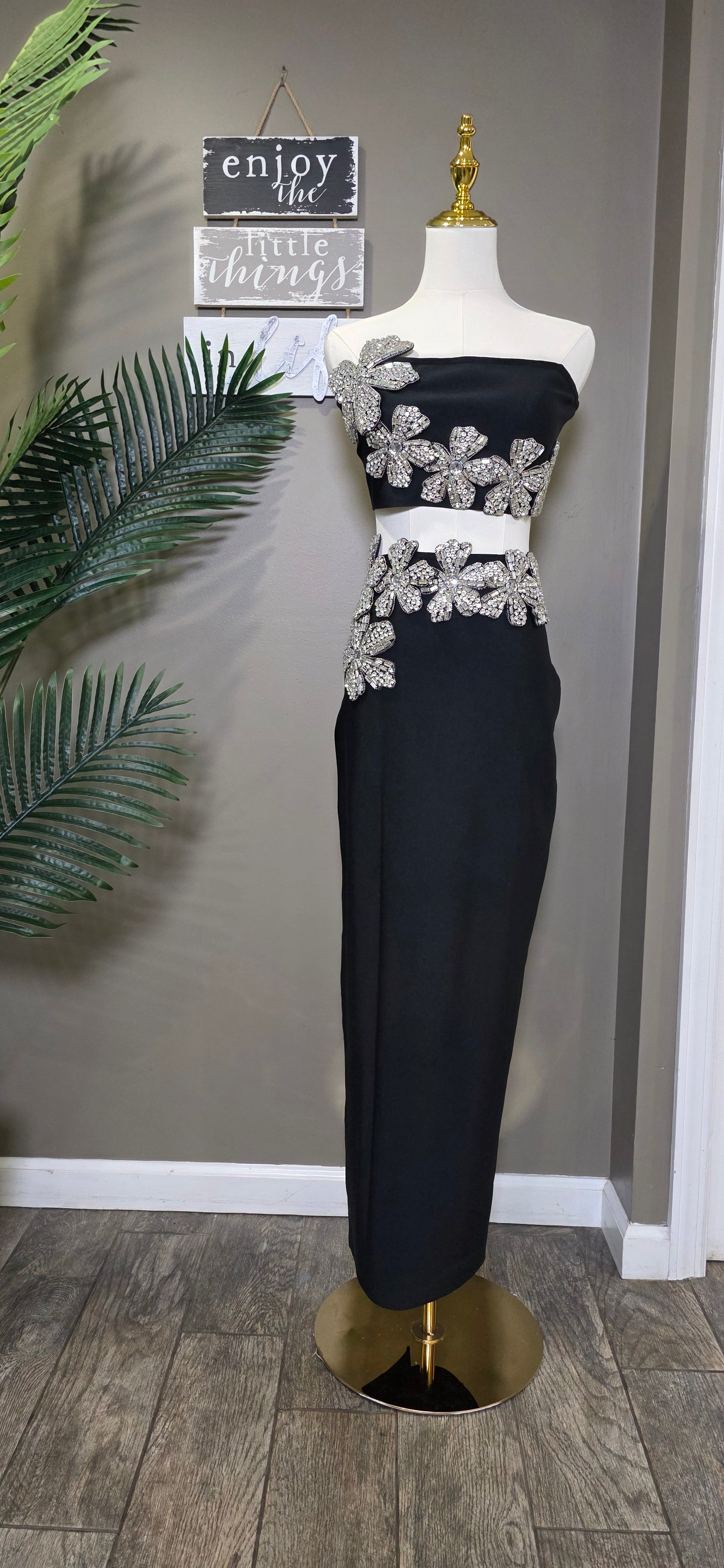 Eleganza Flowers With Diamonds Bandage Two-Piece Set