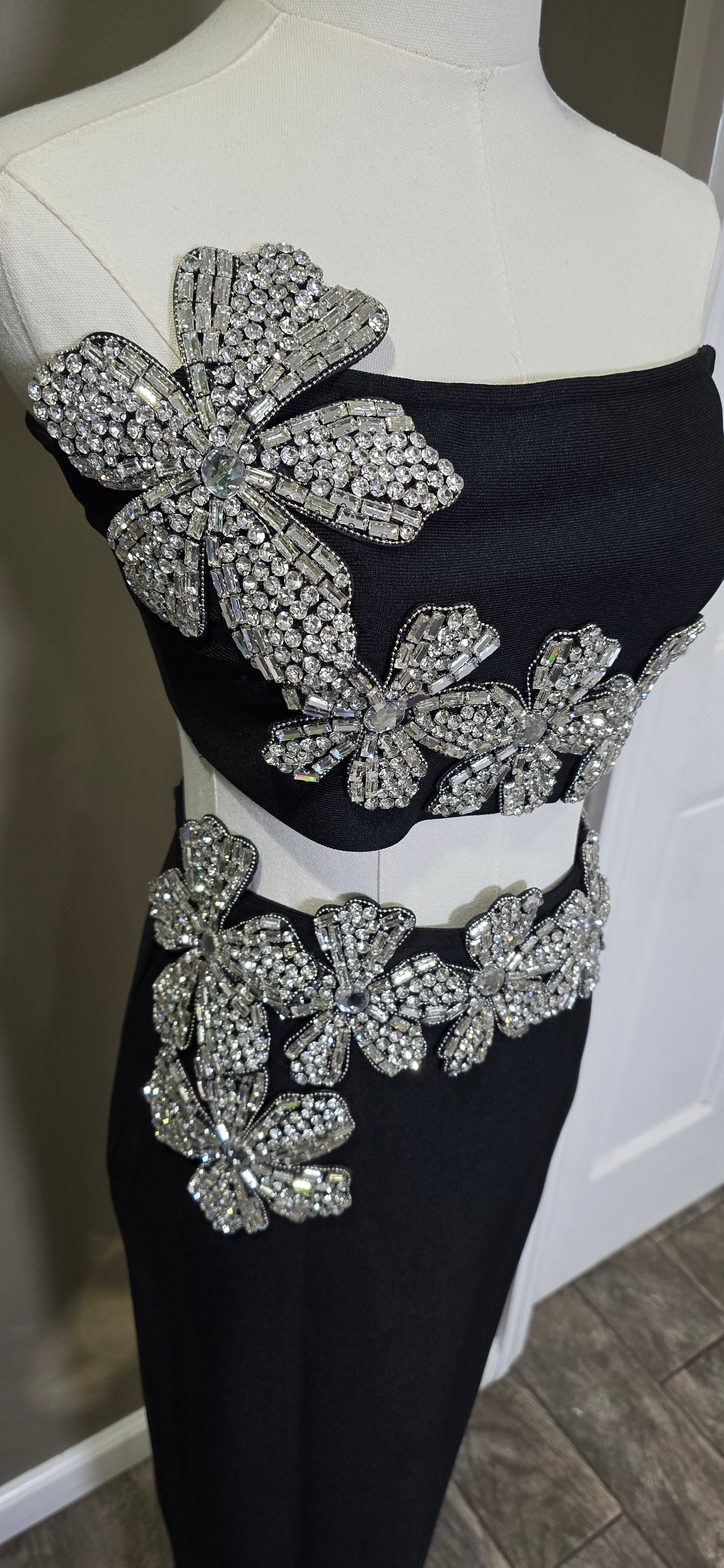 Eleganza Flowers With Diamonds Bandage Two-Piece Set