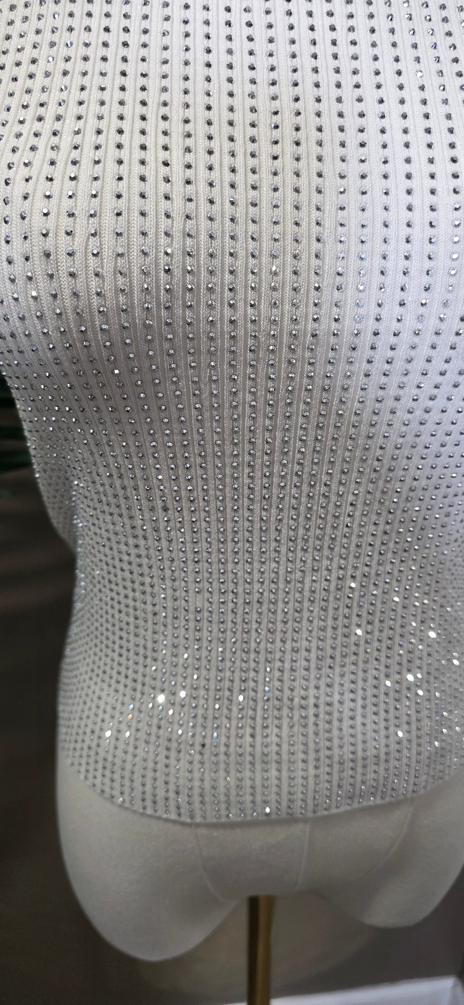 SLEEVE LESS KNIT TOP WITH RHINESTONES