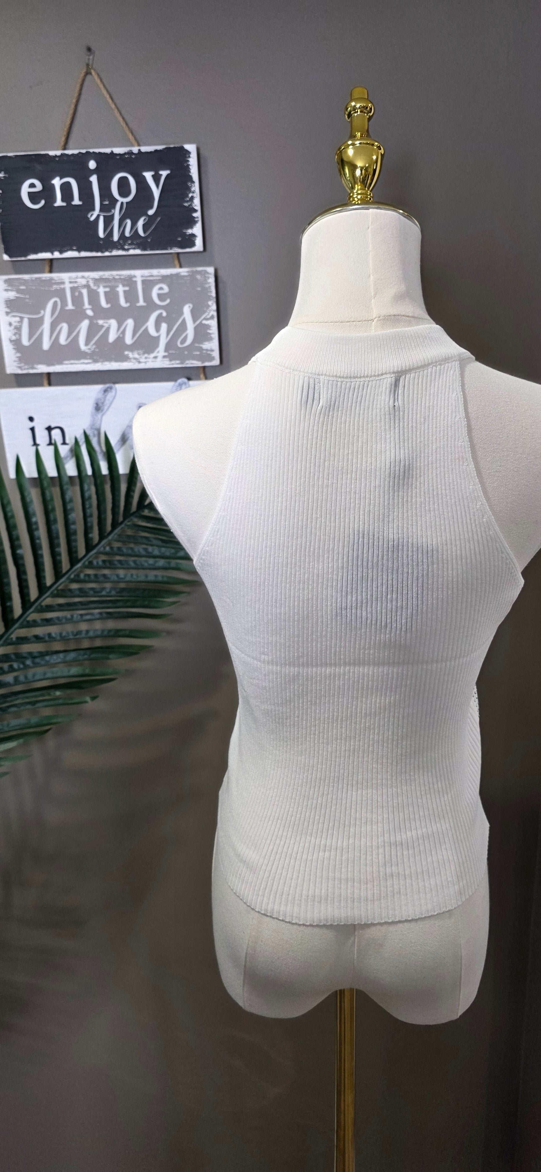 SLEEVE LESS KNIT TOP WITH RHINESTONES