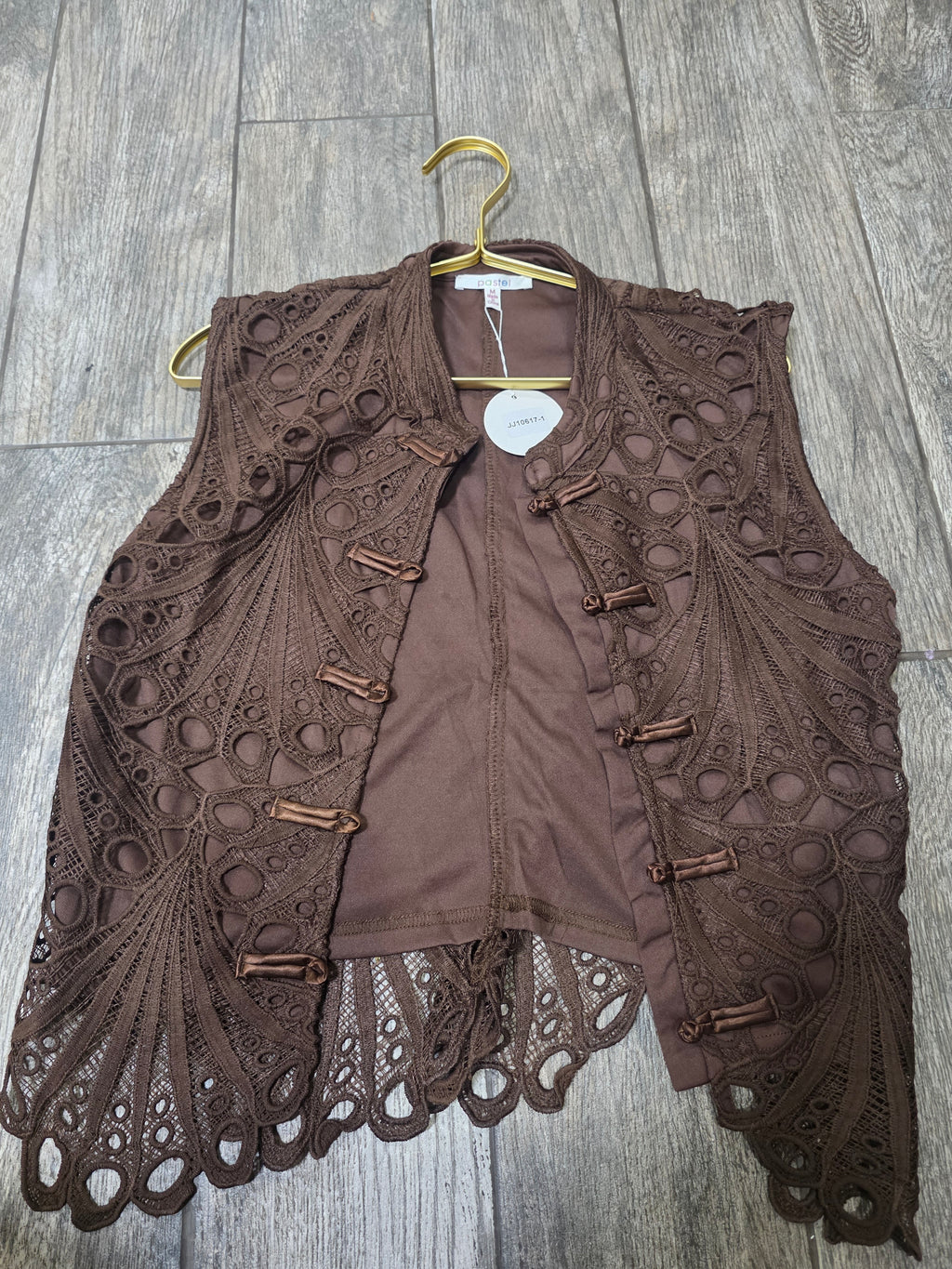 Mandarin Collar and Frog Clousure Front Lace Top