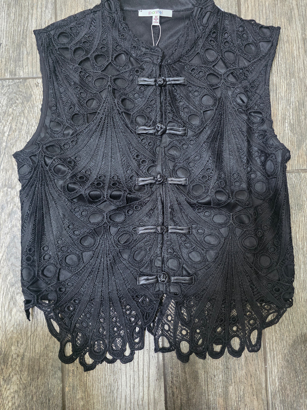 Mandarin Collar and Frog Clousure Front Lace Top